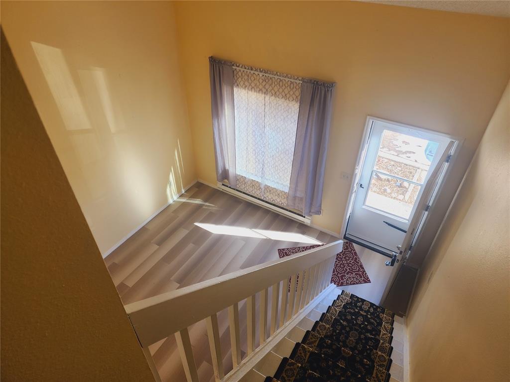 Image 9 of 11: Entry