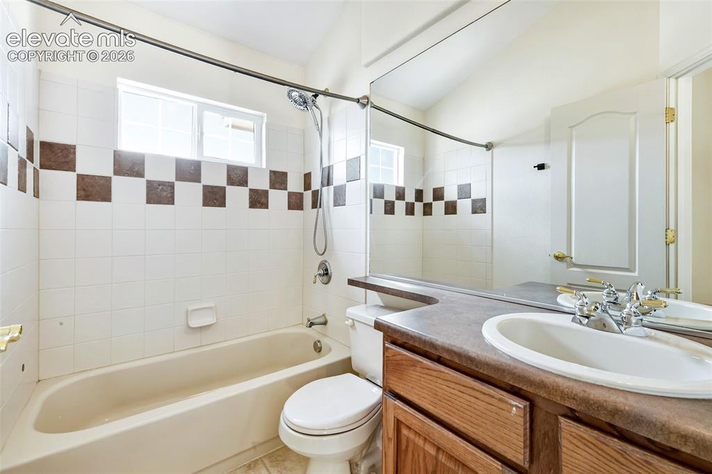 Image 25 of 34: full bath with transom window