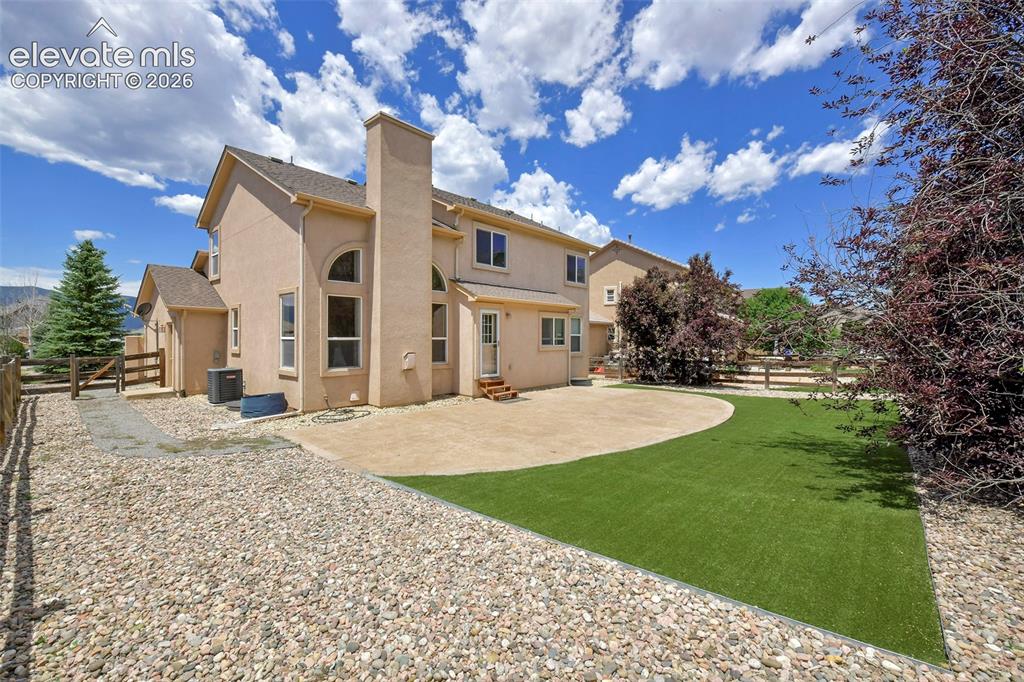 Image 32 of 34: xeriscaped with turf and rock