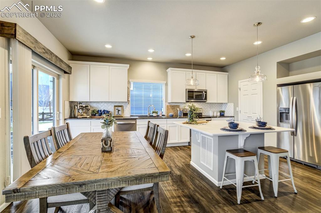 Image 12 of 50: Kitchen