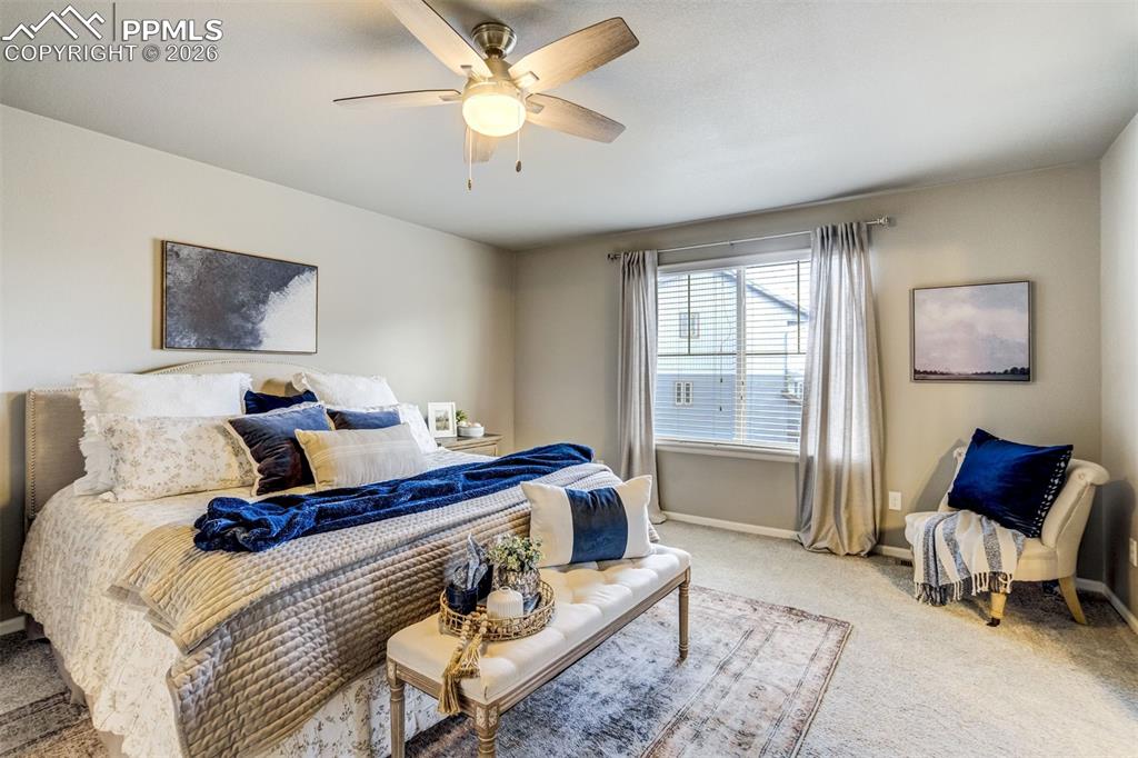 Image 19 of 50: Bedroom