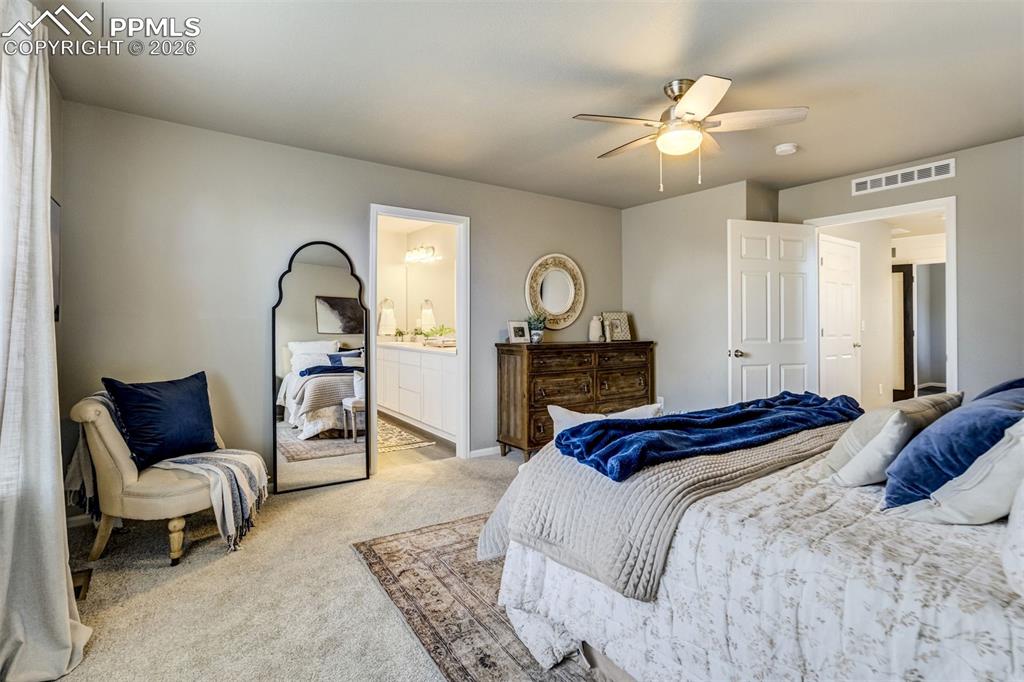 Image 21 of 50: Bedroom