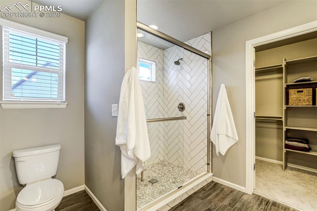 Image 23 of 50: Bathroom