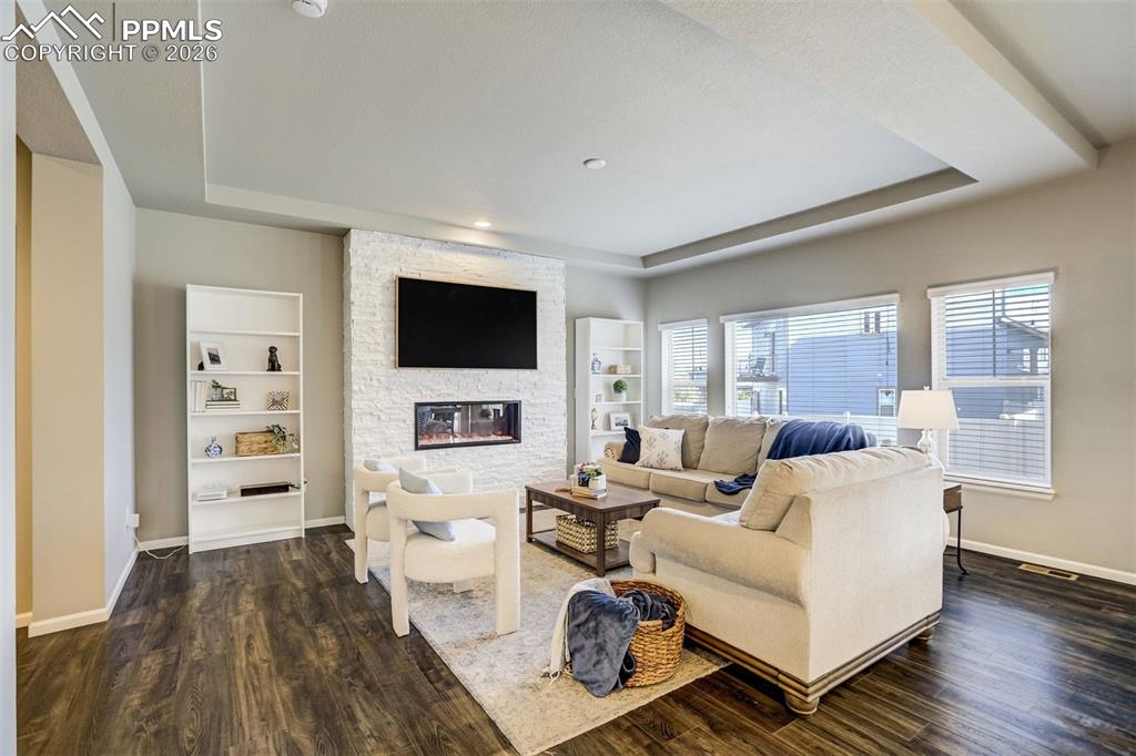 Image 3 of 50: Living Room