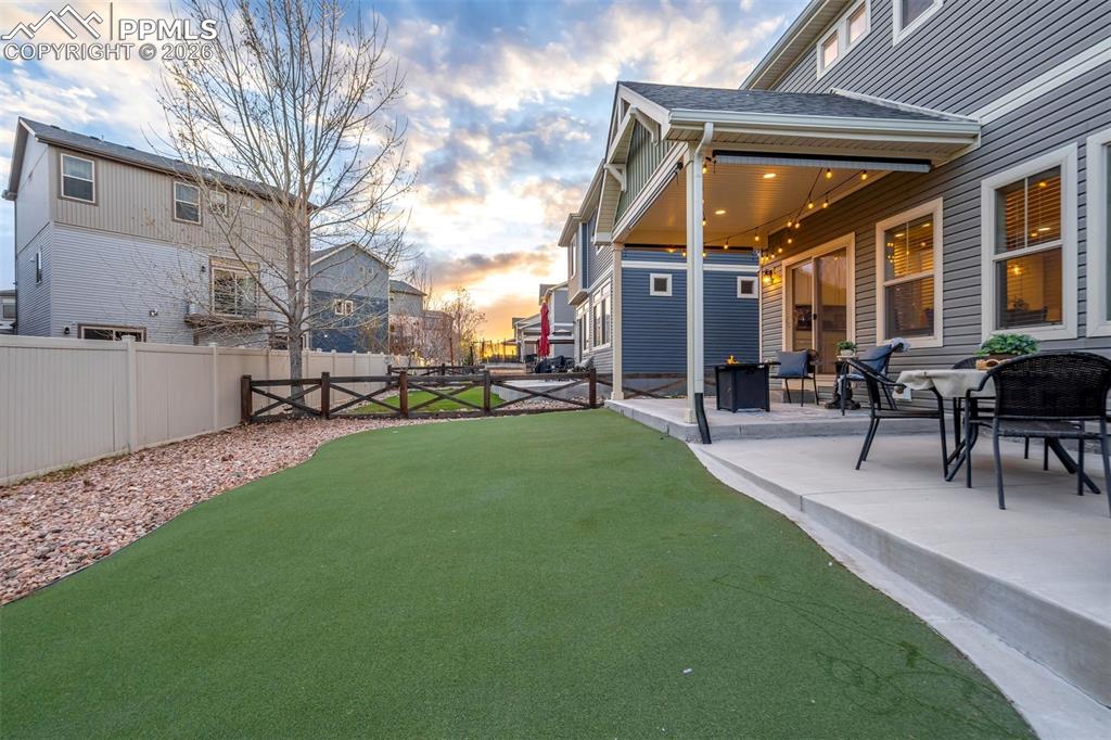 Image 43 of 50: Yard