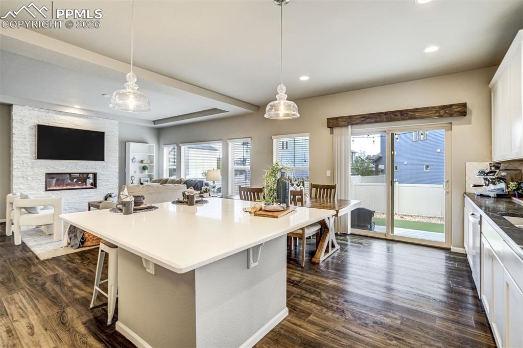 Image 7 of 50: Kitchen