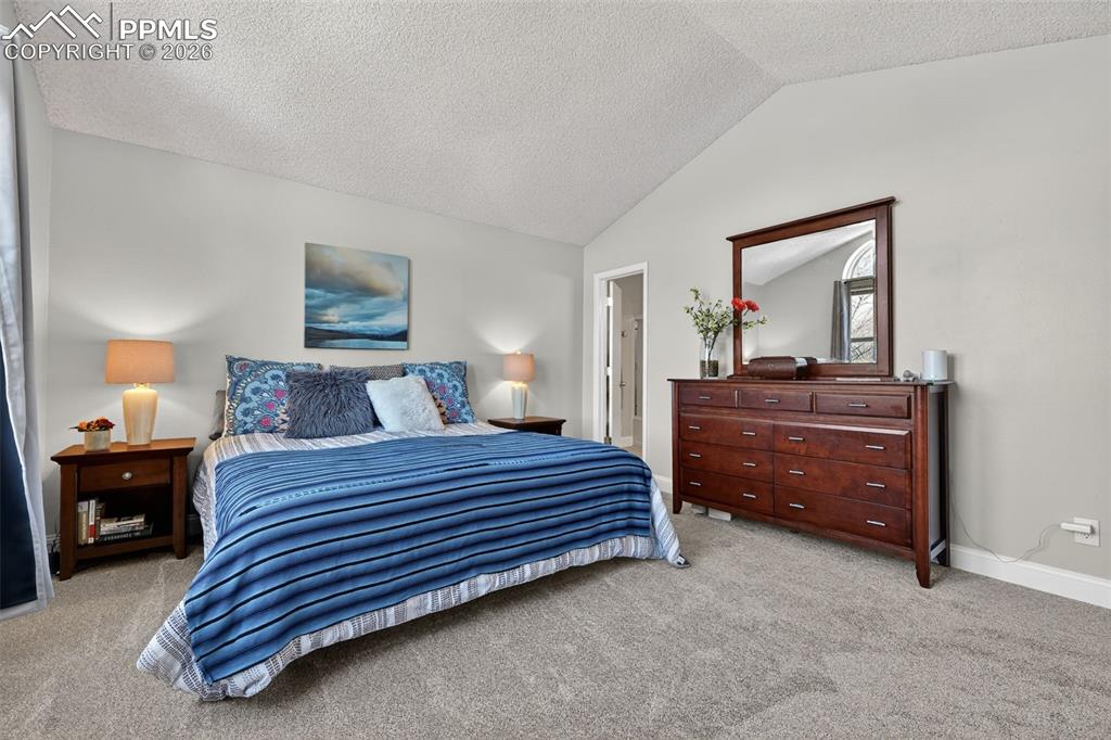 Image 14 of 26: Bedroom