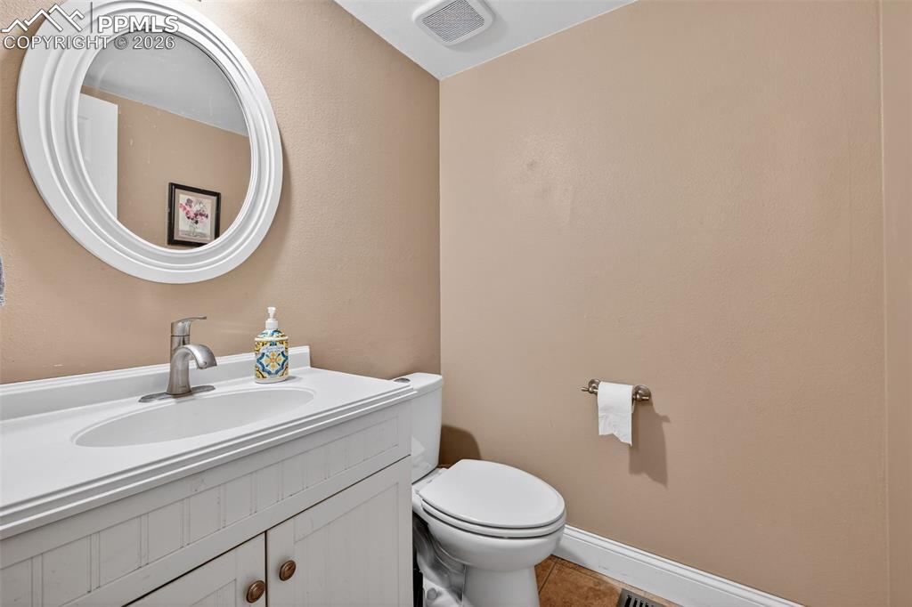 Image 19 of 26: Bathroom