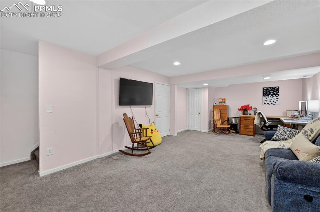 Image 25 of 26: Living Room