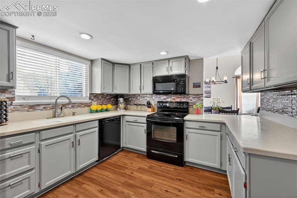 Image 3 of 26: Kitchen