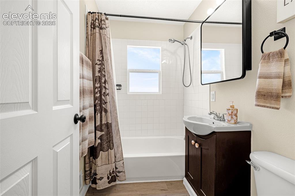 Image 14 of 37: Bathroom