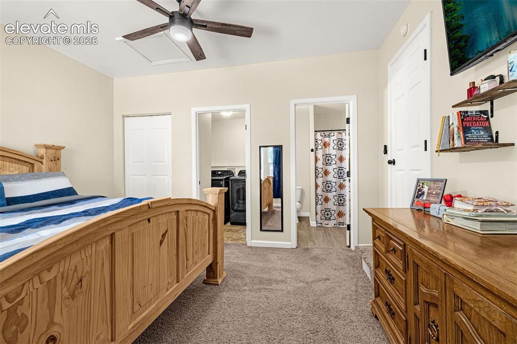 Image 17 of 37: Bedroom