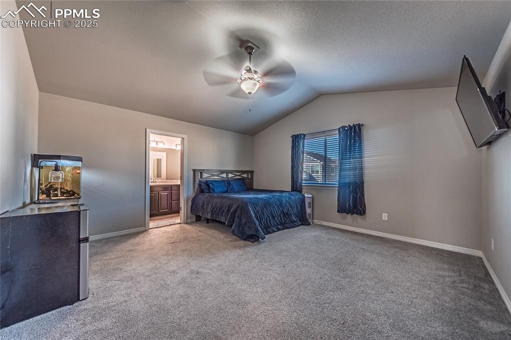 Image 16 of 33: Bedroom