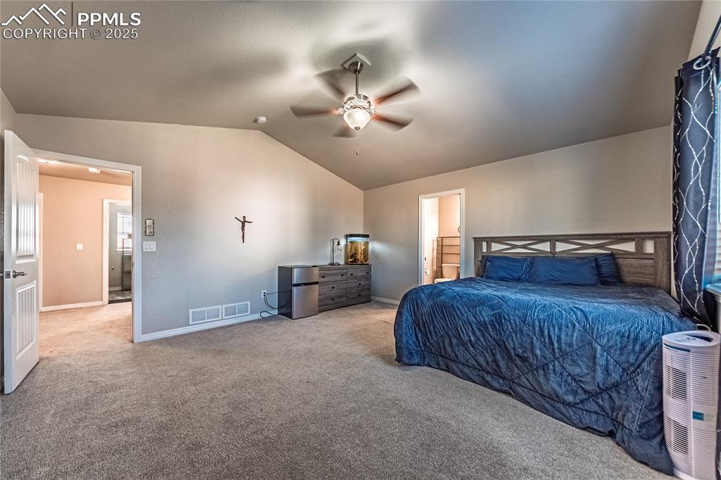 Image 17 of 33: Bedroom