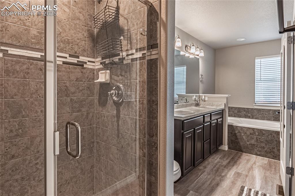 Image 19 of 33: Bathroom