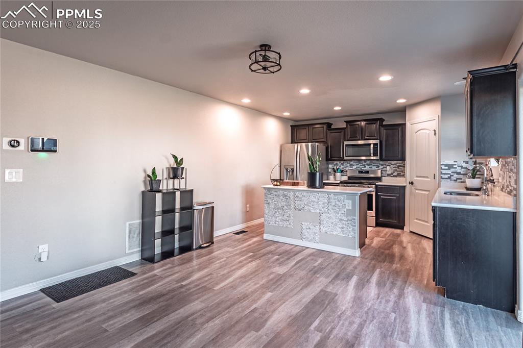 Image 9 of 33: Kitchen