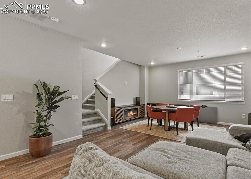 Image 11 of 22: Living Room