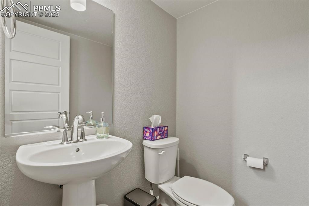 Image 13 of 22: Bathroom