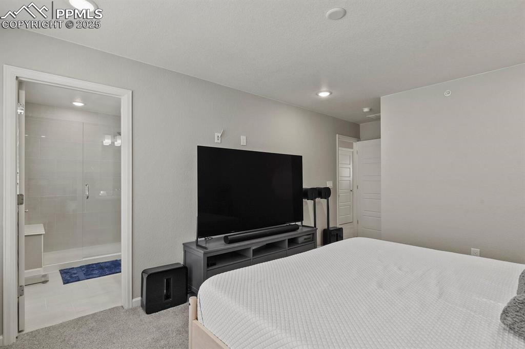 Image 14 of 22: Bedroom