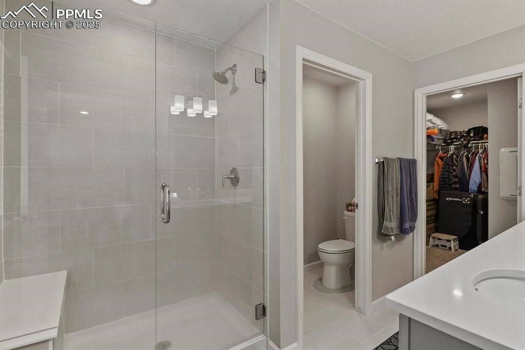 Image 16 of 22: Bathroom