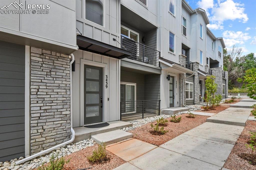 Image 2 of 22: Entry