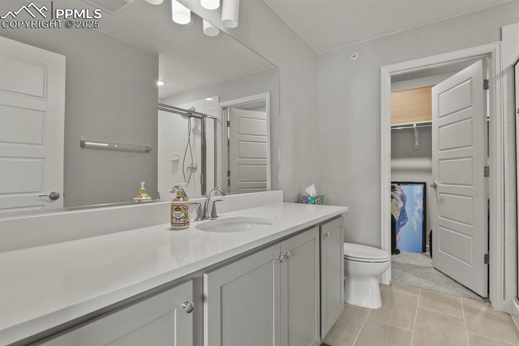 Image 21 of 22: Bathroom