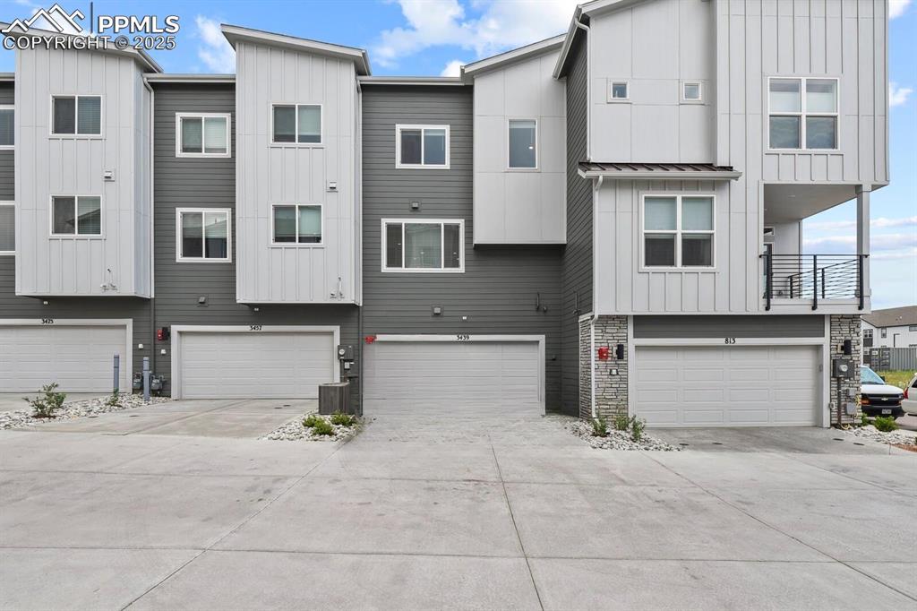 Image 3 of 22: Back of Structure