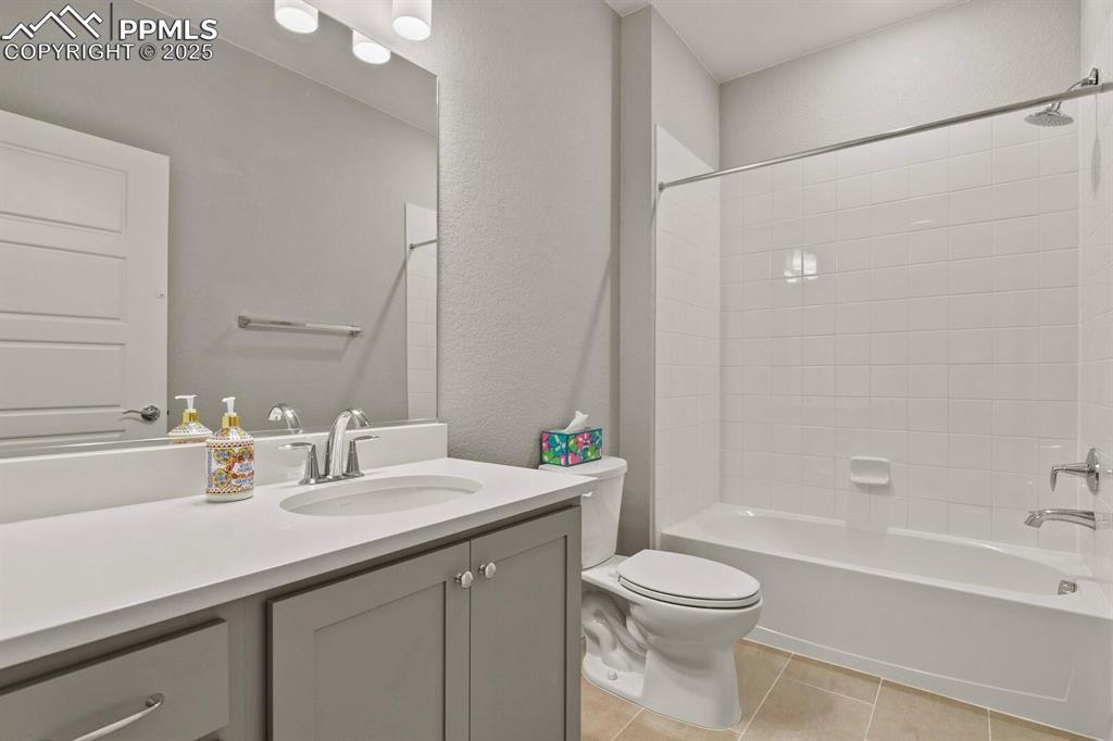 Image 6 of 22: Bathroom