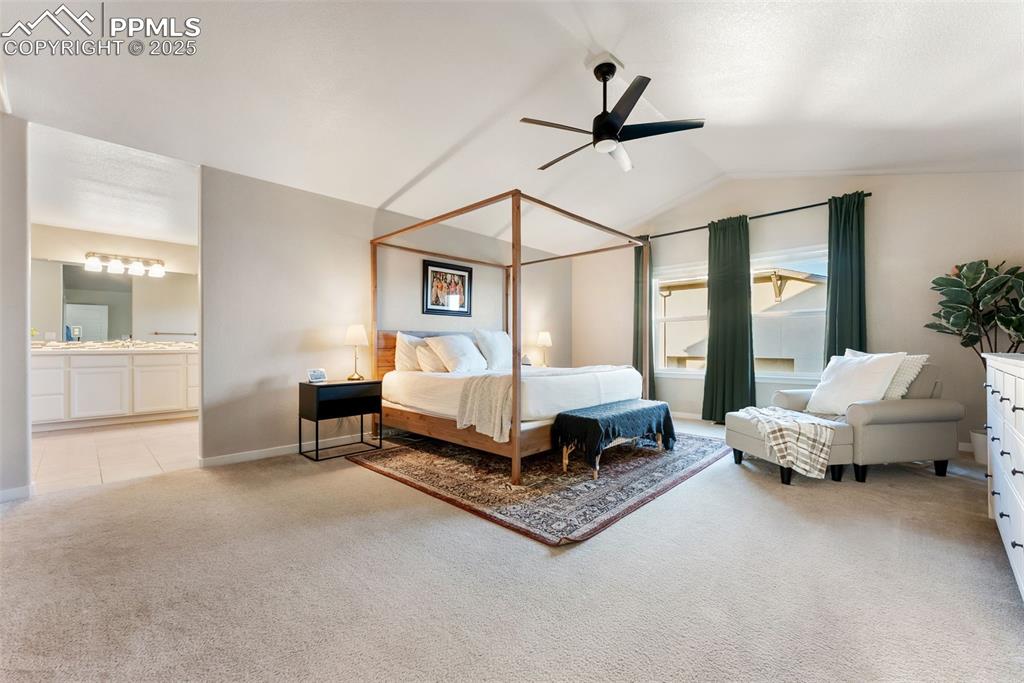 Image 15 of 50: Bedroom