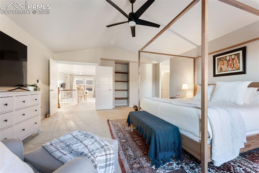 Image 16 of 50: Bedroom