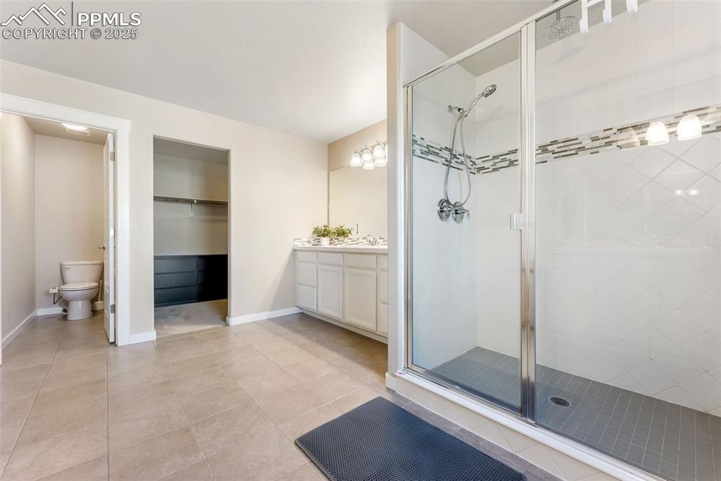 Image 18 of 50: Bathroom