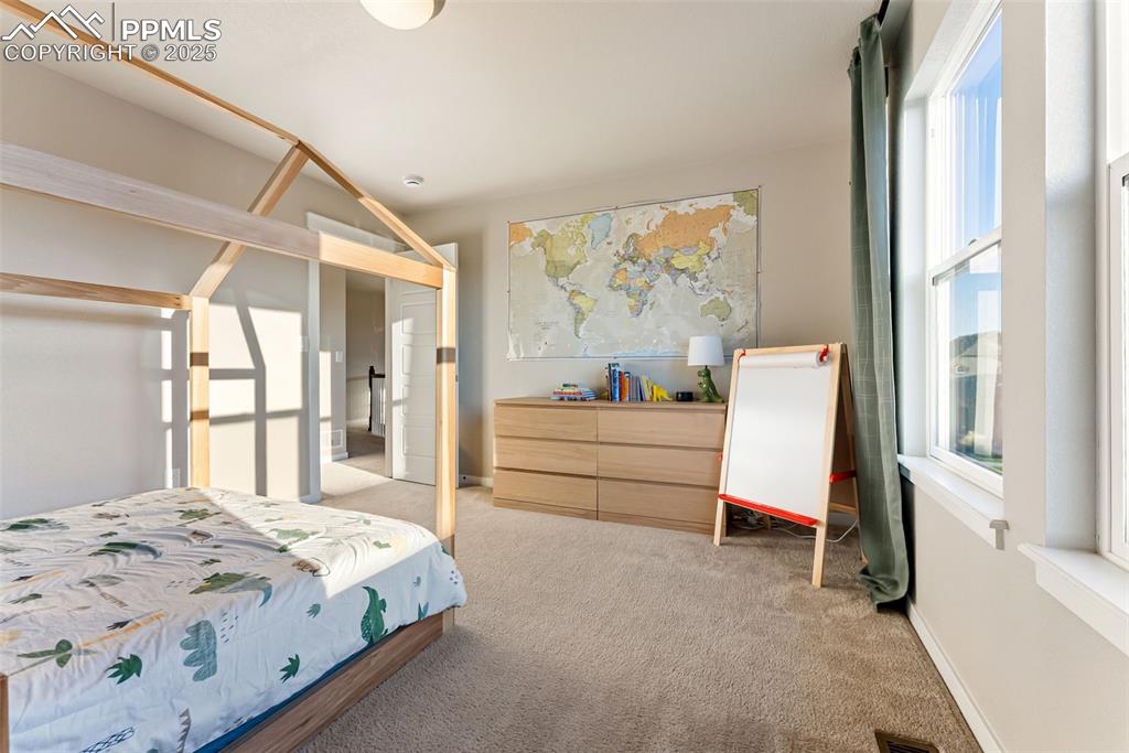 Image 23 of 50: Bedroom