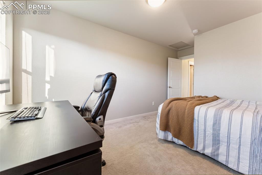 Image 26 of 50: Bedroom