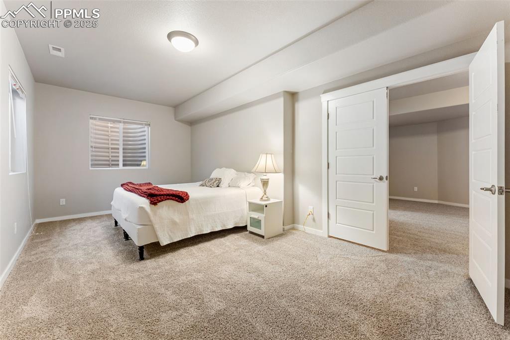 Image 33 of 50: Bedroom