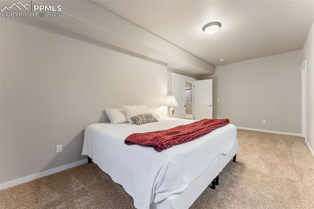 Image 34 of 50: Bedroom