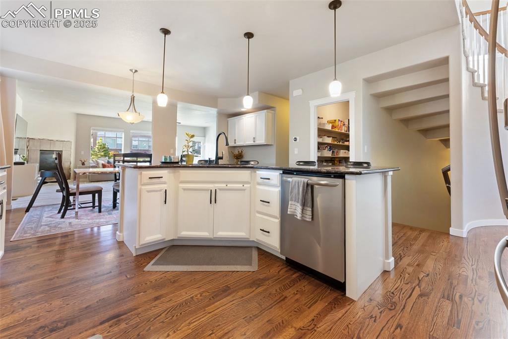 Image 4 of 50: Kitchen