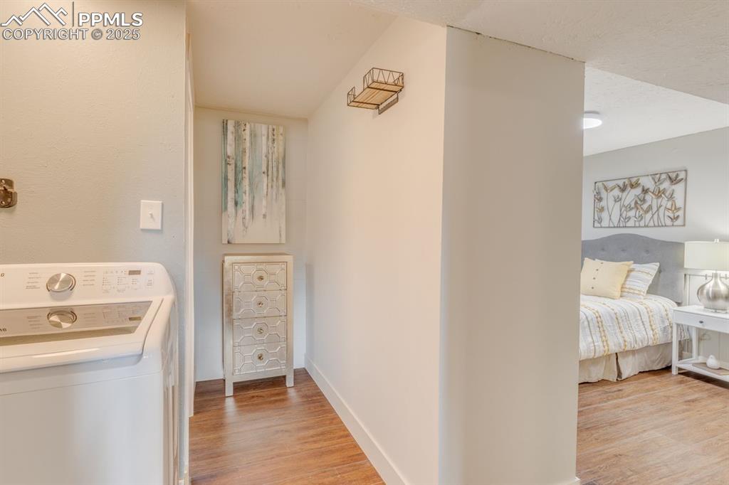 Image 22 of 47: Laundry room.