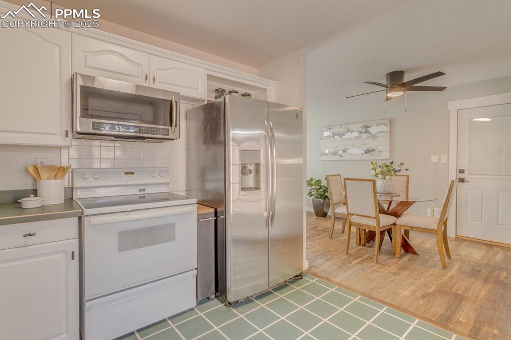 Image 33 of 47: Kitchen with ceramic tile.