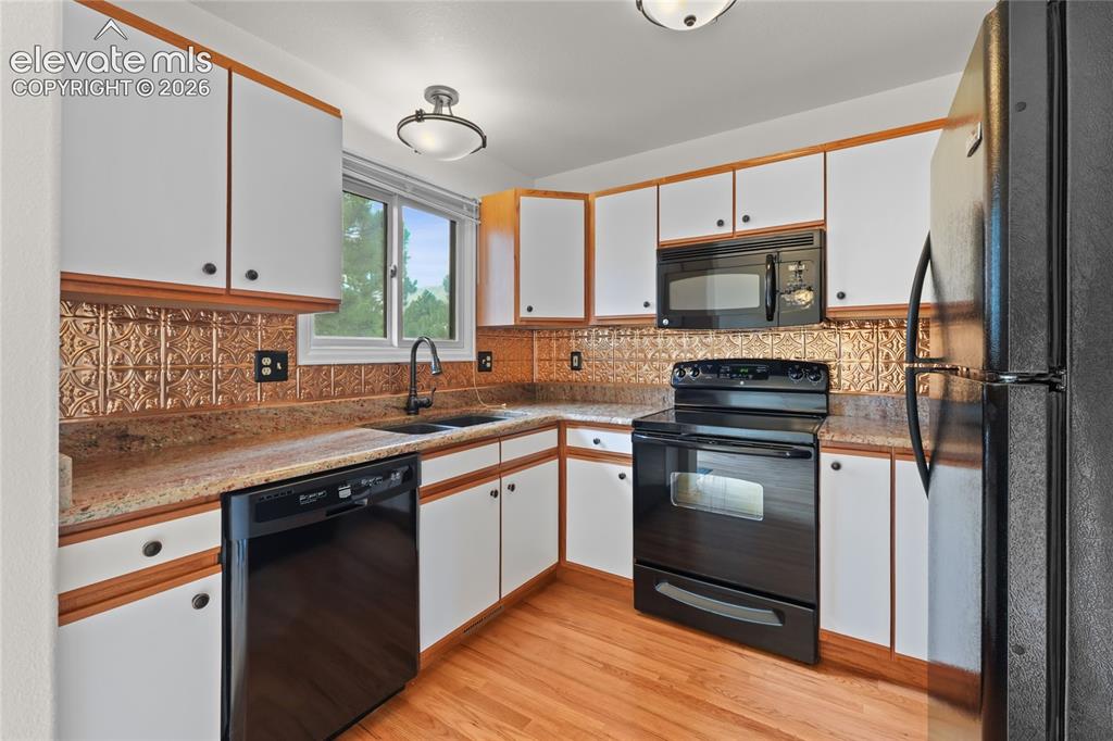 Image 2 of 43: Kitchen