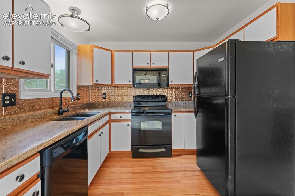 Image 7 of 43: Kitchen