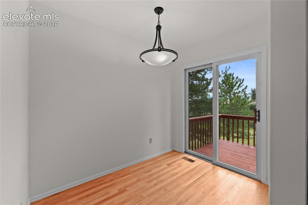 Image 9 of 43: Dining Area