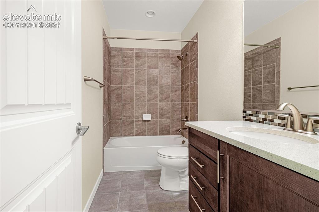 Image 26 of 36: Bathroom