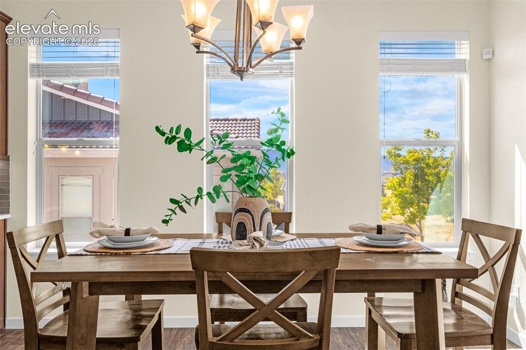 Image 8 of 36: Dining Area