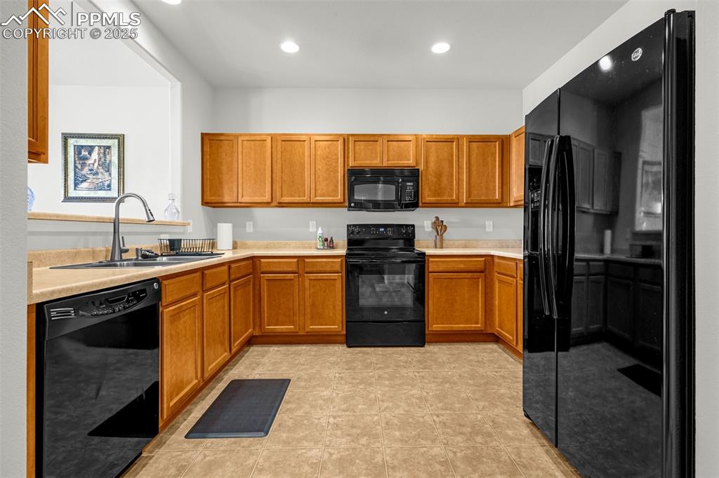 Image 10 of 34: Kitchen