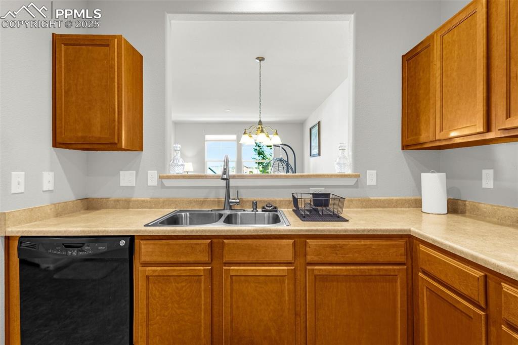 Image 11 of 34: Kitchen