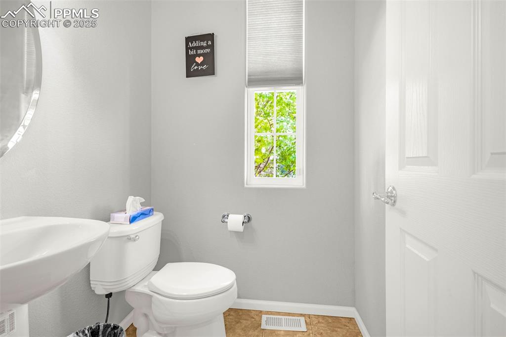 Image 12 of 34: Bathroom