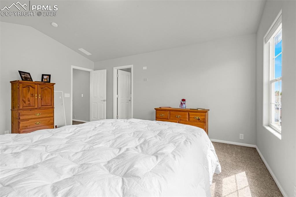 Image 17 of 34: Bedroom