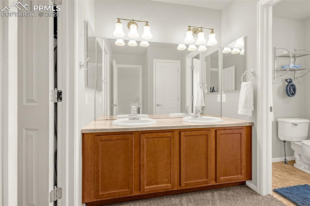 Image 18 of 34: Bathroom