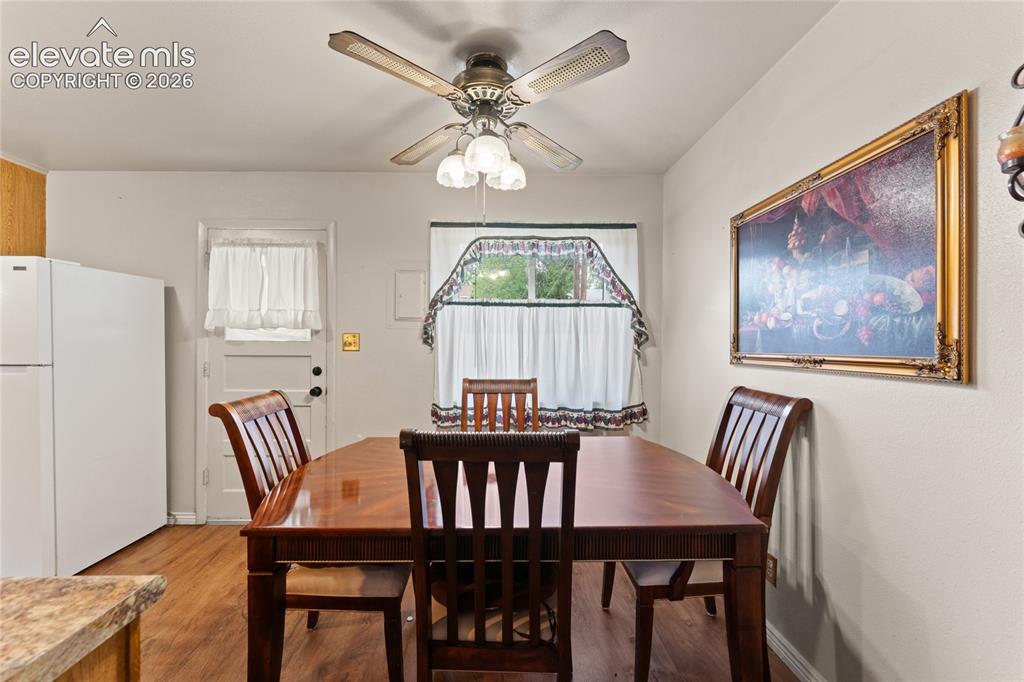 Image 13 of 32: Dining Area