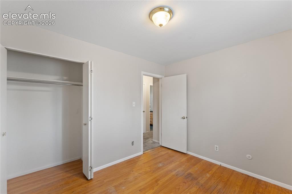 Image 18 of 32: Bedroom